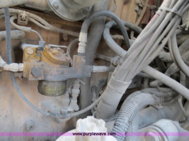 image for item B4585 2003 Freightliner Columbia semi truck