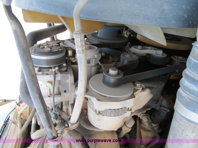 image for item B4585 2003 Freightliner Columbia semi truck