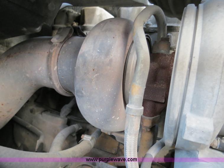 image for item B4585 2003 Freightliner Columbia semi truck