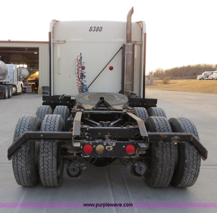 image for item B4586 1999 Kenworth T800 semi truck