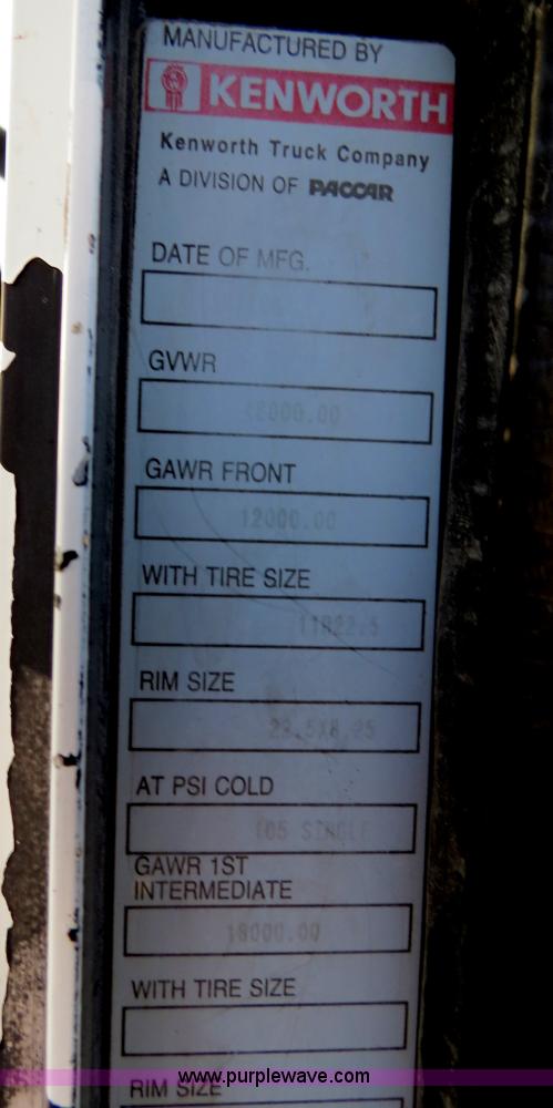 image for item B4586 1999 Kenworth T800 semi truck