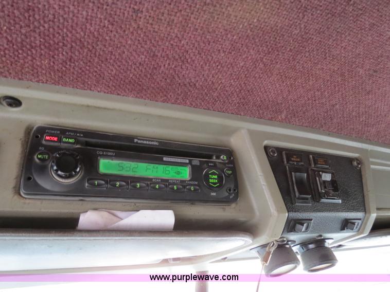 image for item B4586 1999 Kenworth T800 semi truck