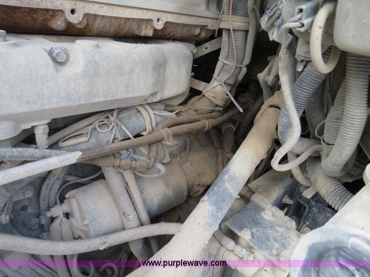 image for item B4586 1999 Kenworth T800 semi truck