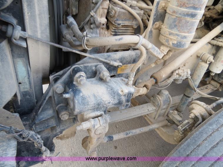 image for item B4586 1999 Kenworth T800 semi truck