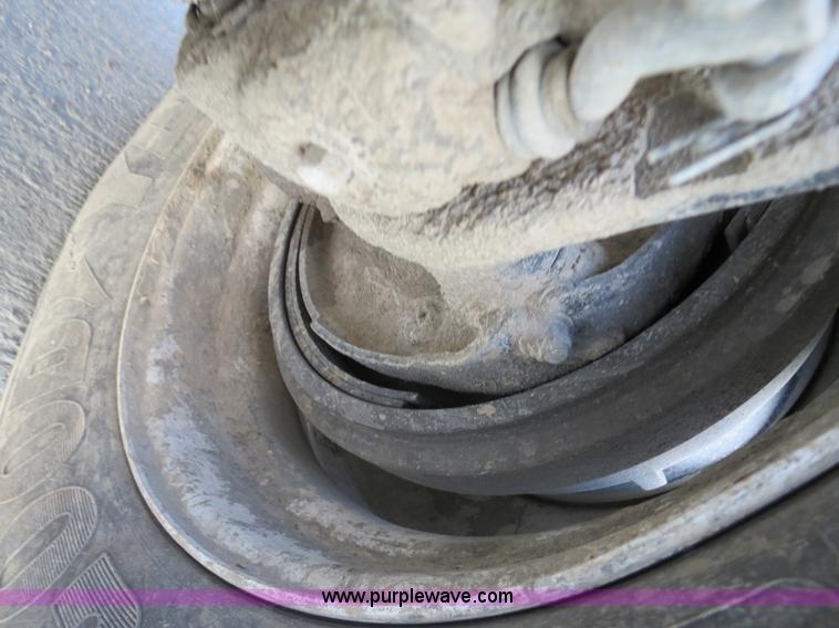 image for item B4586 1999 Kenworth T800 semi truck