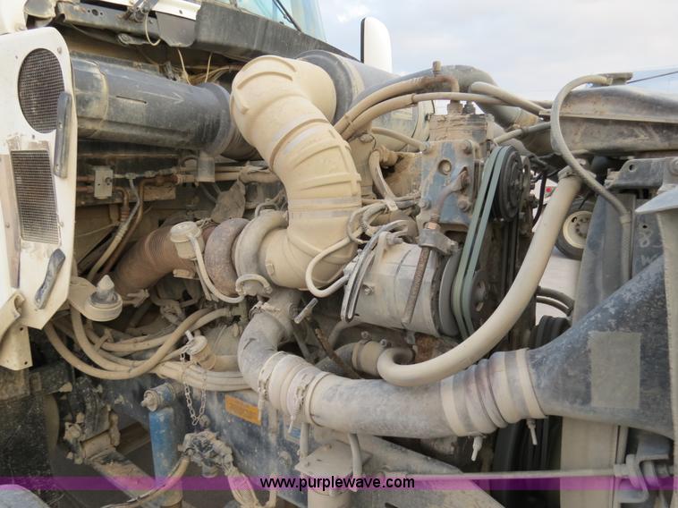 image for item B4586 1999 Kenworth T800 semi truck