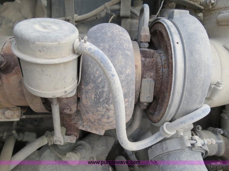 image for item B4586 1999 Kenworth T800 semi truck