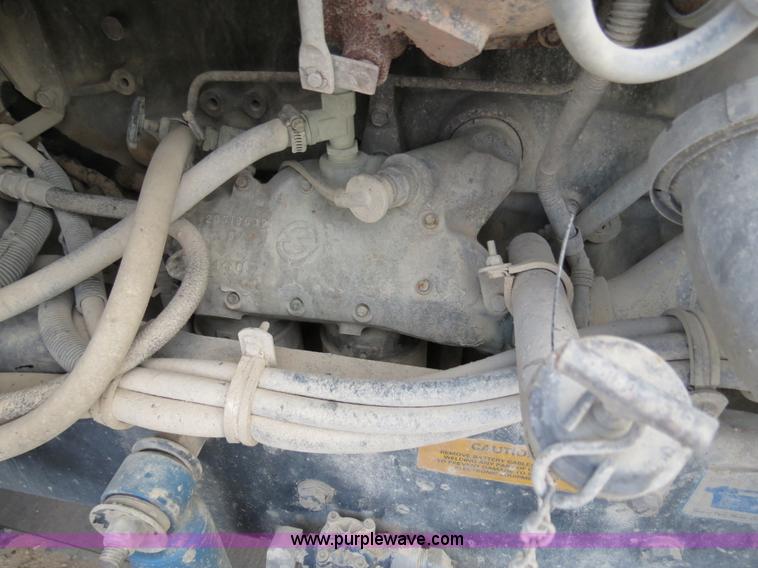 image for item B4586 1999 Kenworth T800 semi truck