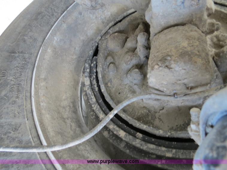 image for item B4586 1999 Kenworth T800 semi truck