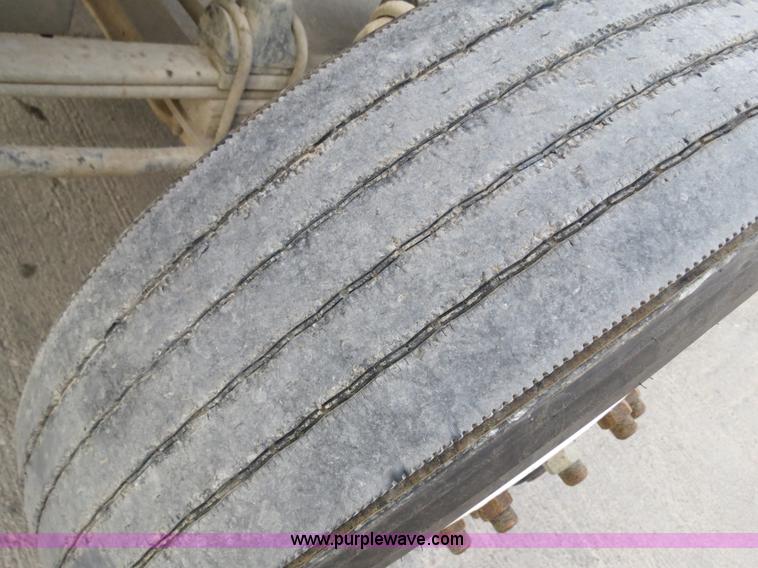 image for item B4586 1999 Kenworth T800 semi truck