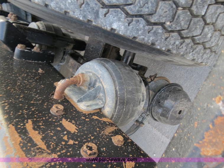 image for item B4586 1999 Kenworth T800 semi truck