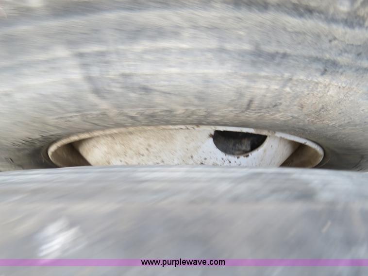 image for item B4586 1999 Kenworth T800 semi truck