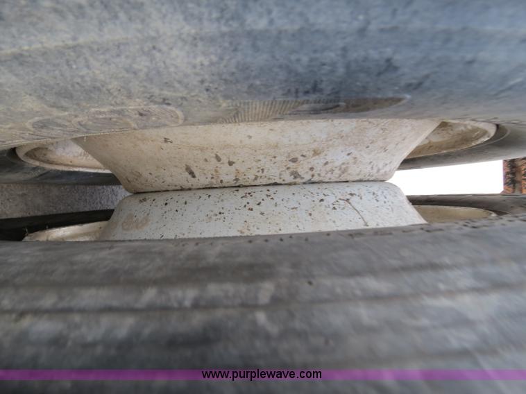 image for item B4586 1999 Kenworth T800 semi truck