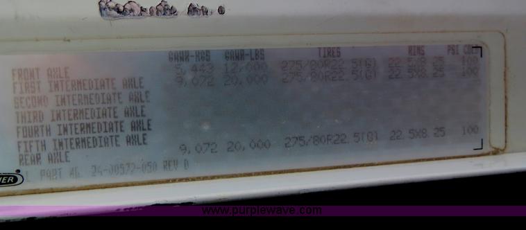 image for item B4587 2001 Freightliner FLD120 semi truck