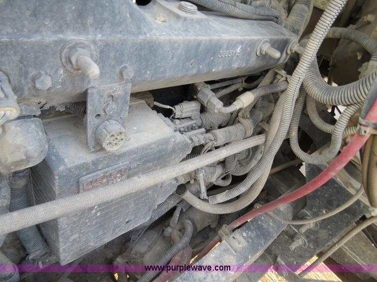 image for item B4587 2001 Freightliner FLD120 semi truck