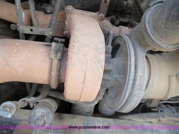 image for item B4587 2001 Freightliner FLD120 semi truck