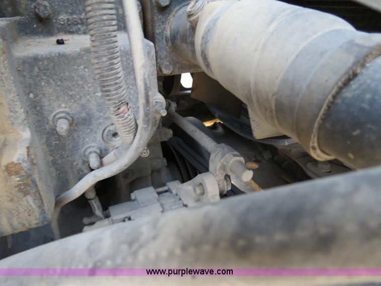 image for item B4587 2001 Freightliner FLD120 semi truck