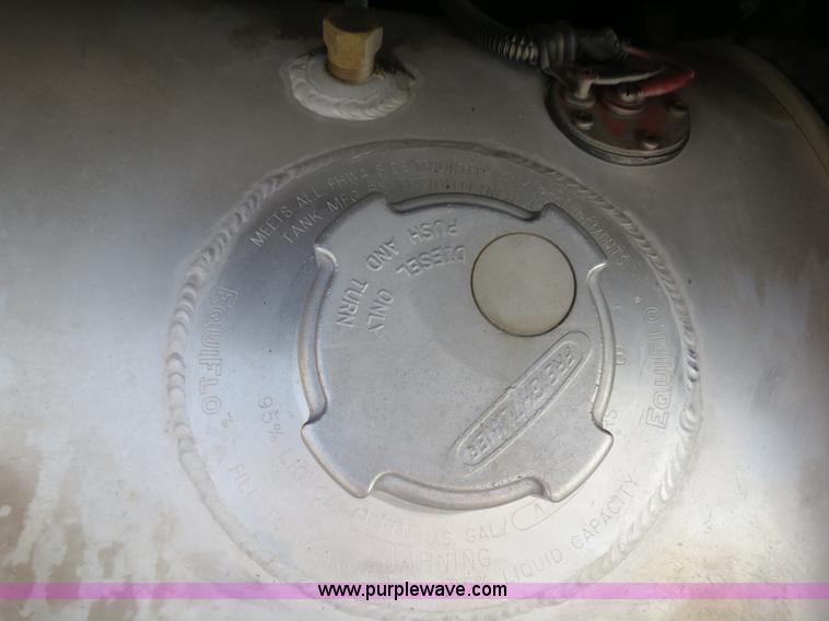 image for item B4587 2001 Freightliner FLD120 semi truck