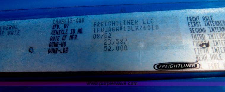 image for item B4588 2003 Freightliner Columbia semi truck