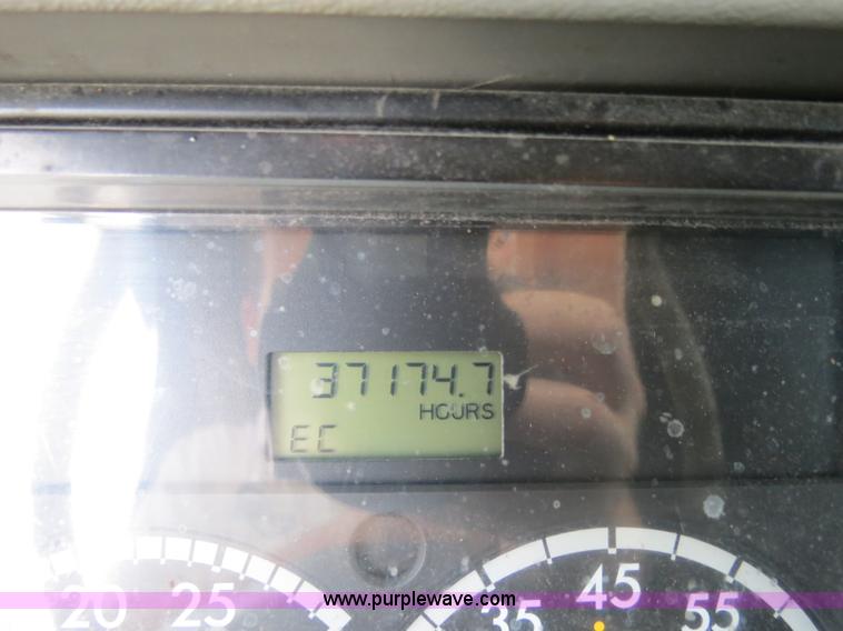 image for item B4588 2003 Freightliner Columbia semi truck