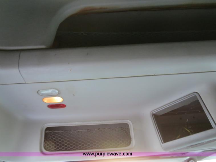 image for item B4588 2003 Freightliner Columbia semi truck