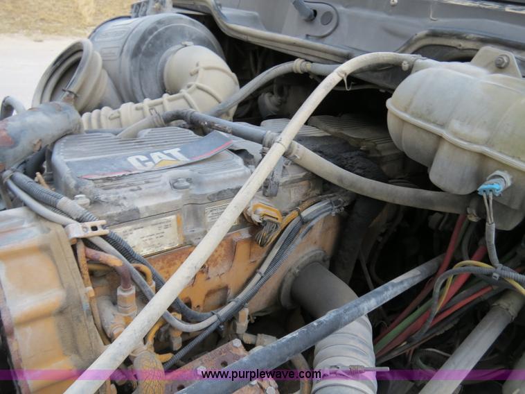 image for item B4588 2003 Freightliner Columbia semi truck