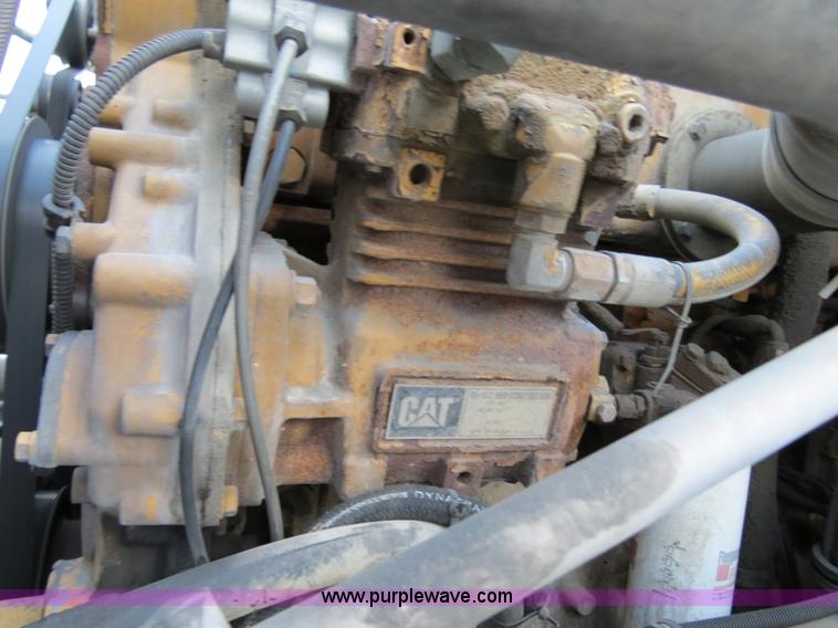 image for item B4588 2003 Freightliner Columbia semi truck