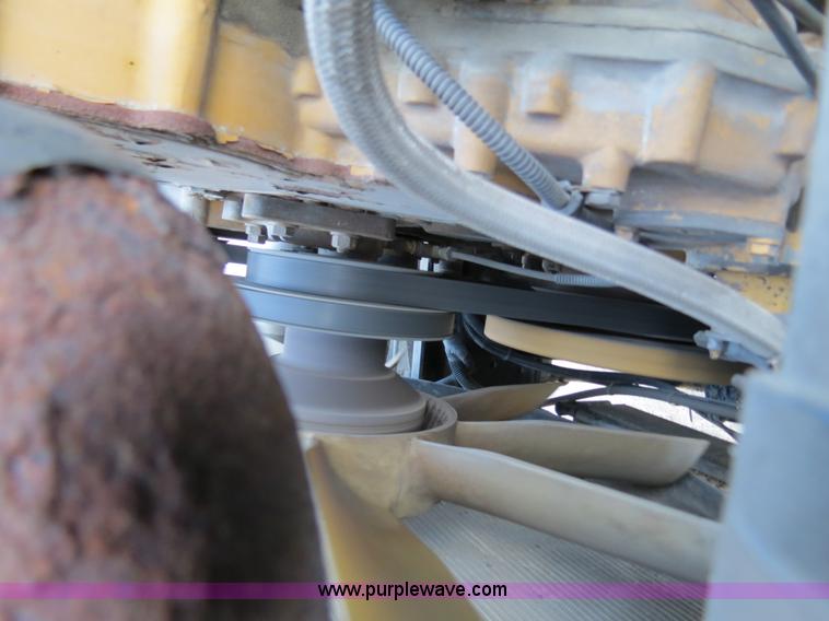 image for item B4588 2003 Freightliner Columbia semi truck