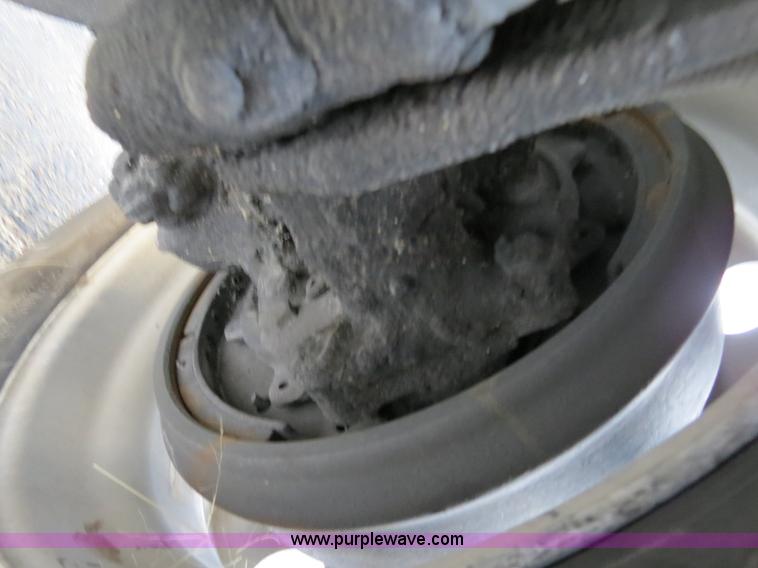 image for item B4588 2003 Freightliner Columbia semi truck