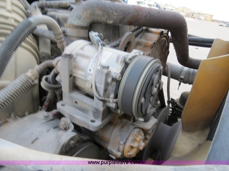 image for item B4588 2003 Freightliner Columbia semi truck