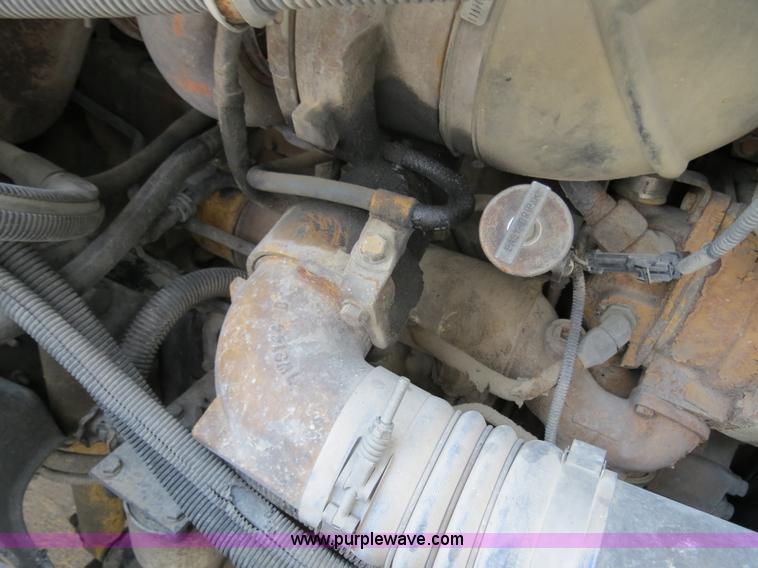 image for item B4588 2003 Freightliner Columbia semi truck