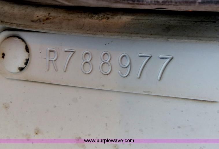 image for item B4589 1999 Kenworth T800 semi truck