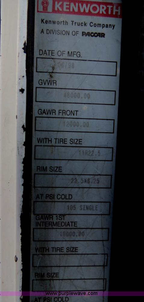 image for item B4589 1999 Kenworth T800 semi truck