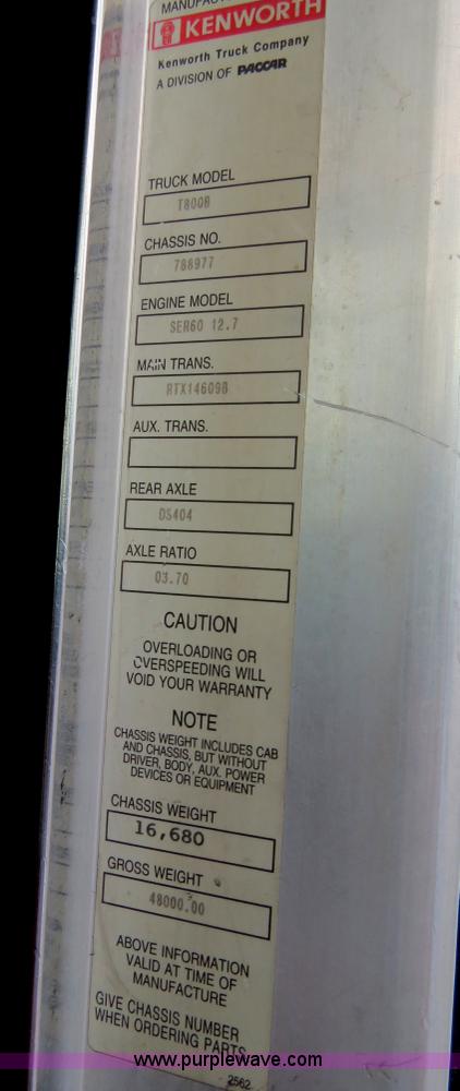 image for item B4589 1999 Kenworth T800 semi truck