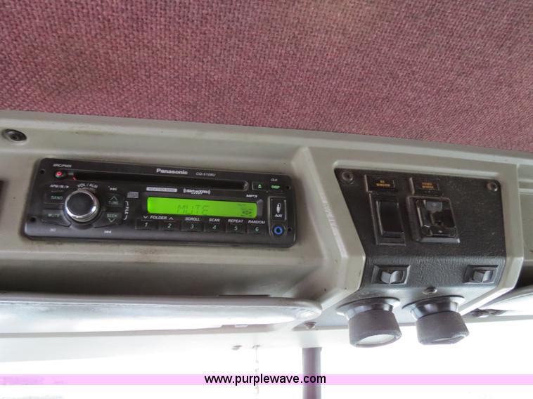 image for item B4589 1999 Kenworth T800 semi truck