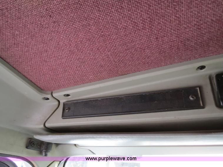 image for item B4589 1999 Kenworth T800 semi truck