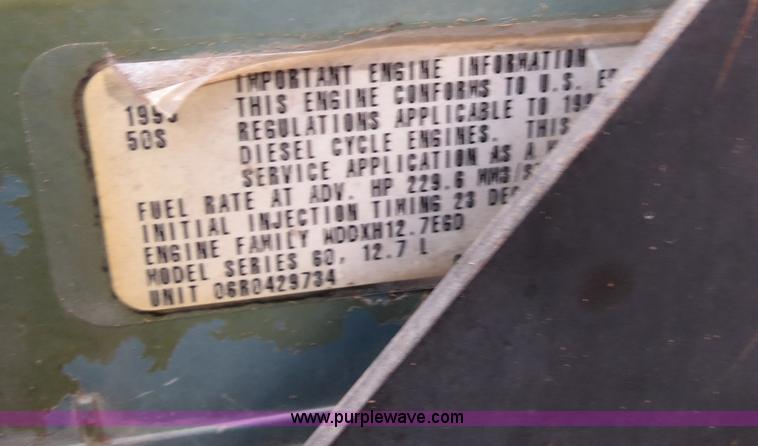 image for item B4589 1999 Kenworth T800 semi truck