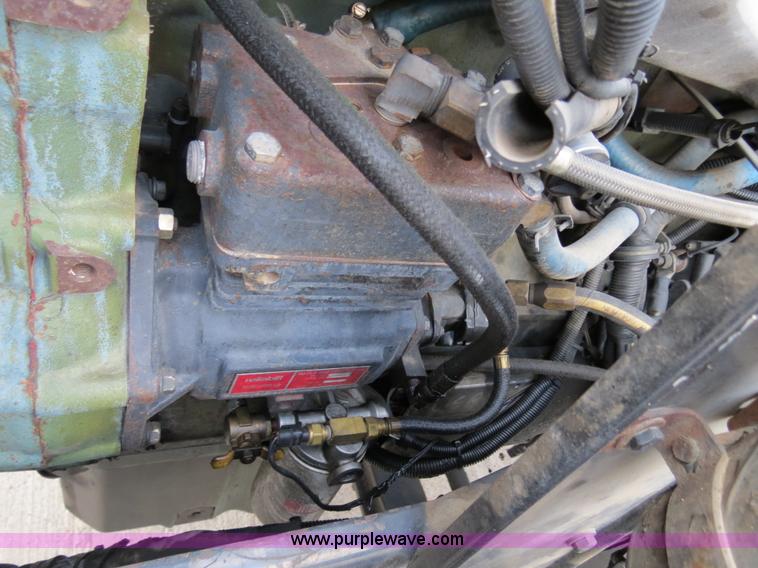 image for item B4589 1999 Kenworth T800 semi truck