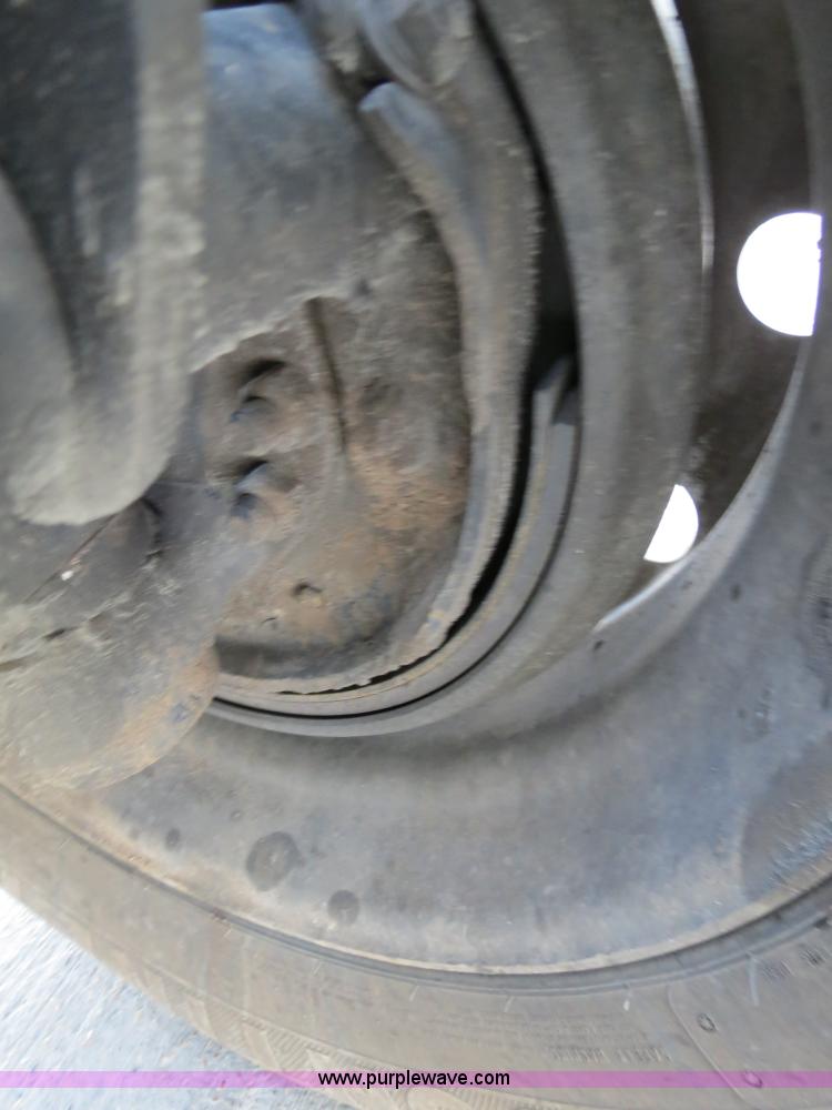 image for item B4589 1999 Kenworth T800 semi truck