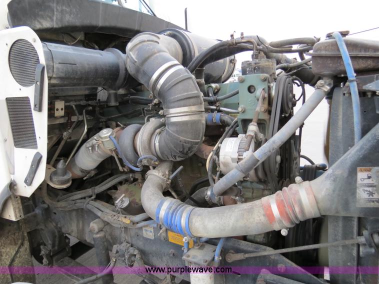 image for item B4589 1999 Kenworth T800 semi truck