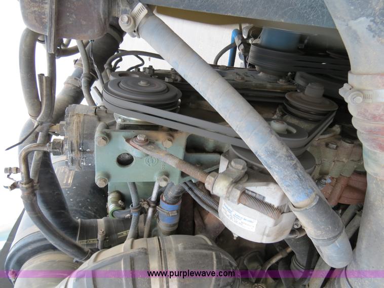 image for item B4589 1999 Kenworth T800 semi truck