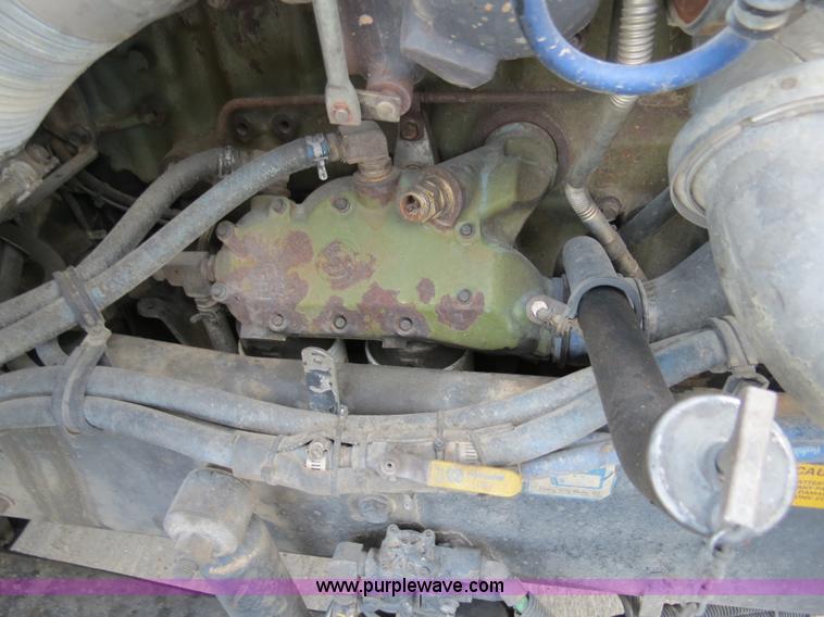 image for item B4589 1999 Kenworth T800 semi truck