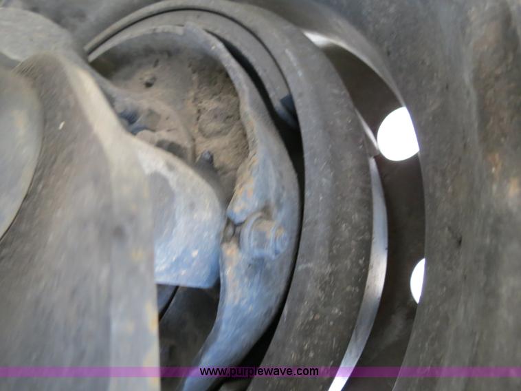 image for item B4589 1999 Kenworth T800 semi truck