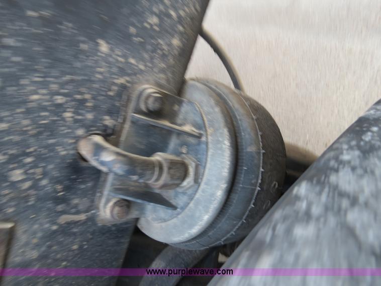 image for item B4589 1999 Kenworth T800 semi truck