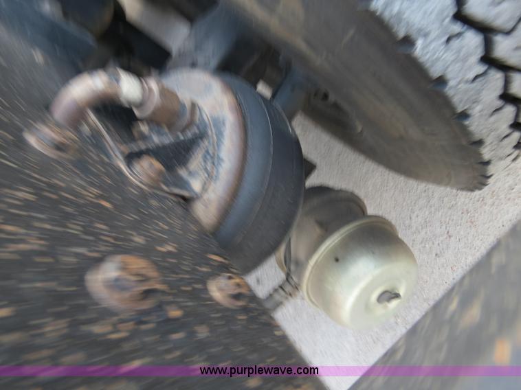 image for item B4589 1999 Kenworth T800 semi truck