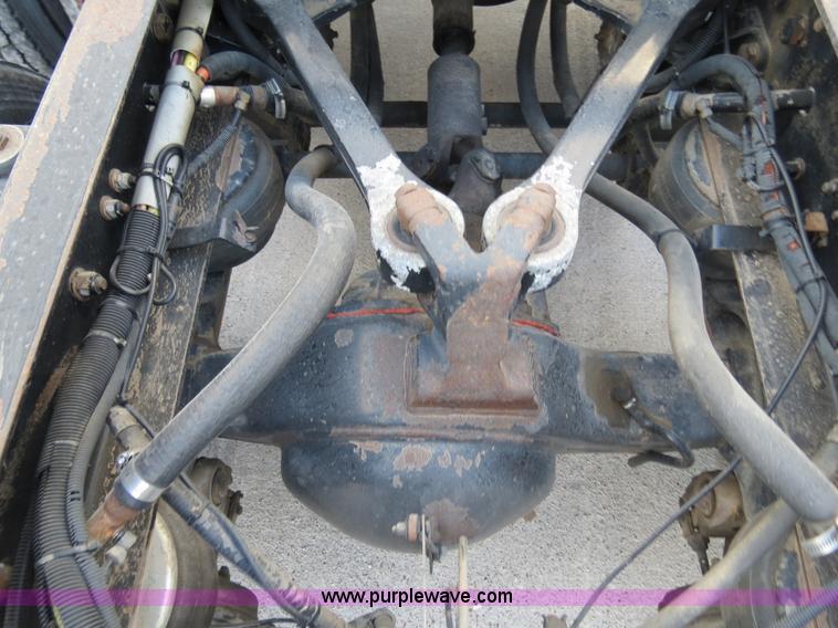 image for item B4589 1999 Kenworth T800 semi truck