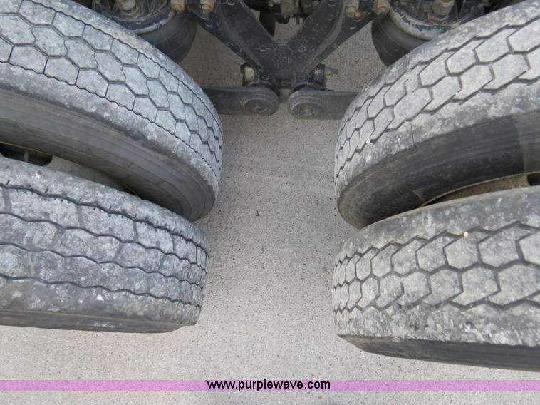 image for item B4589 1999 Kenworth T800 semi truck