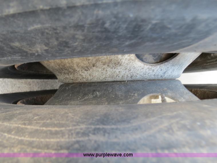 image for item B4589 1999 Kenworth T800 semi truck