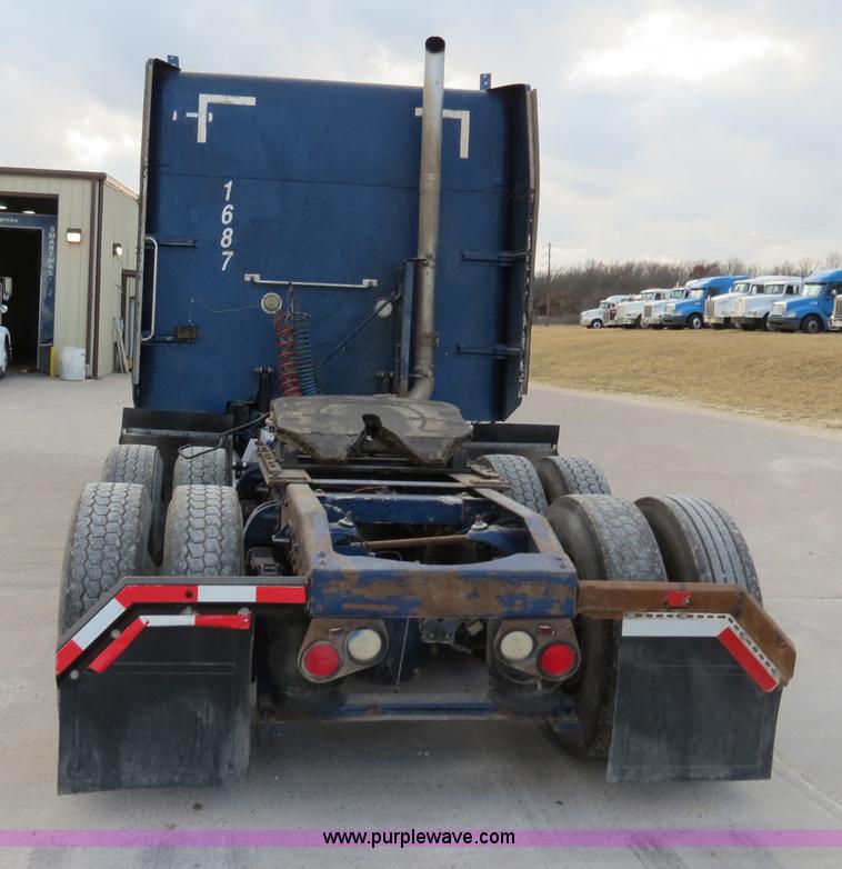 image for item B4590 1998 Peterbilt 377 semi truck