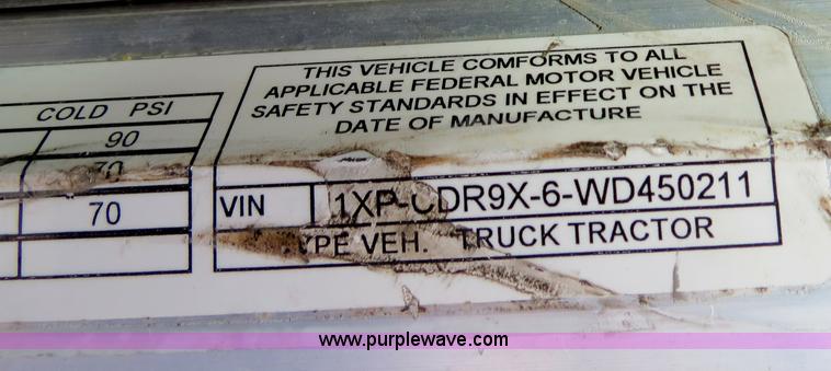 image for item B4590 1998 Peterbilt 377 semi truck